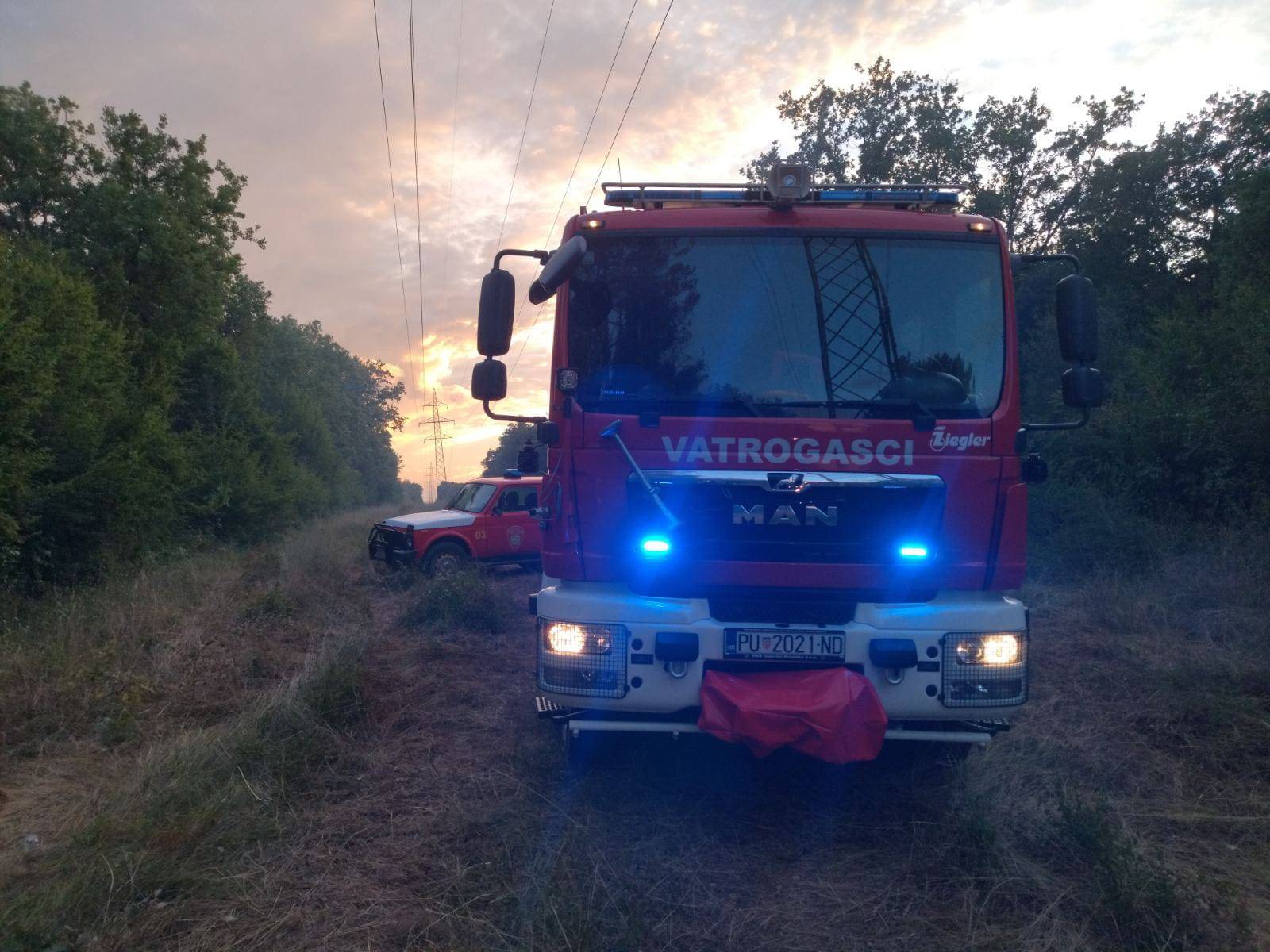FOTO Jutro nakon velike drame u Novigradu: 'Završilo je kako treba, požar je pod kontrolom'