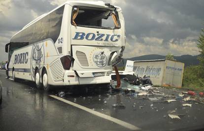 'Udarac je bio strašan': Jedan mrtav u sudaru kamiona i busa