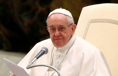 Papa Franjo: Moć je kao da pijete džin na prazan želudac