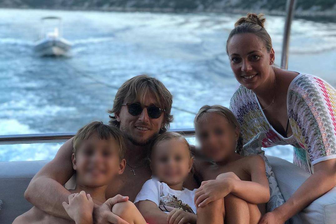Luka Modrić podijelio trenutke s obiteljskog ljetovanja: 'Familia'