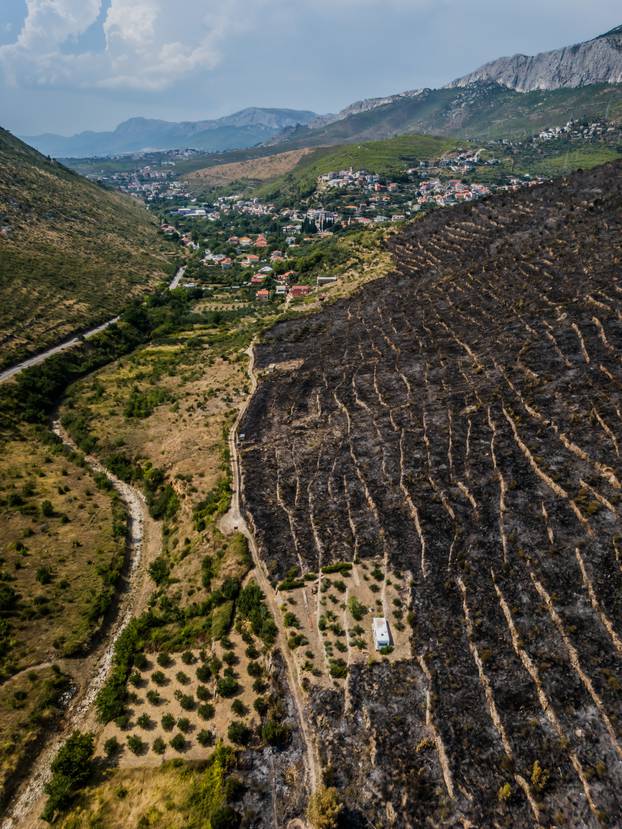 Na Markovači kod Žrnovnice sve izgorjelo osim okolice ove kućice