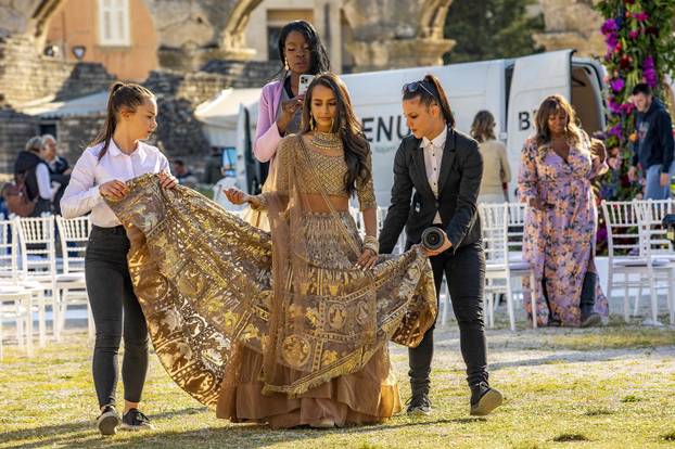 U pulskoj Areni, jednom od najljepših antičkih spomenika, upriličeno je snimanje raskošnog indijskog vjenčanja