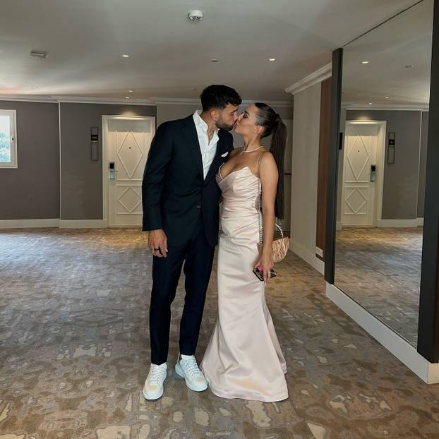 FOTO KAKVE LJEPOTICE! Ima li Španjolska najljepše WAGS-ice? Evo koga ljube Olmo i društvo...