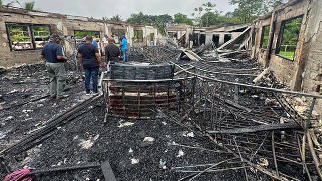 Gvajana: Studentica izazvala razorni požar jer su joj oduzeli mobitel. Poginulo 19 mladih