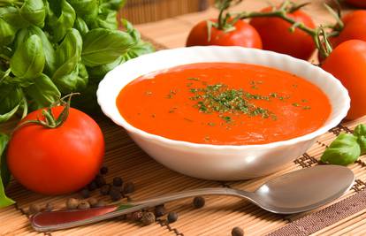 Crvena španjolska juha idealna je za rashladiti se u ljetne dane