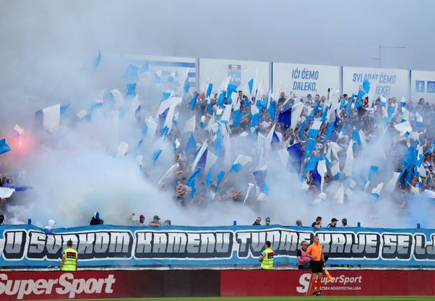 Osijek: Vesela atmosfera na Gradskom vrtu prije po?etka utakmice izme?u Osijeka i Rijeke 