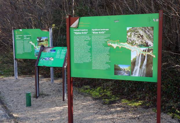 Knin: Slap Kr?i?, poznatiji kao Topoljski buk ili Veliki buk ukrašen dugom