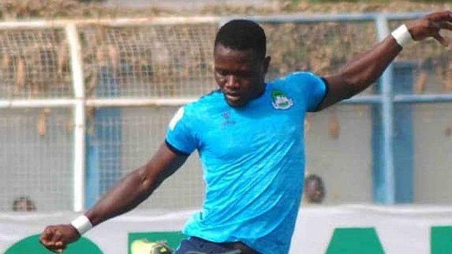 Nogometaš umro na travnjaku, a vozilo hitne gurali su redari?!