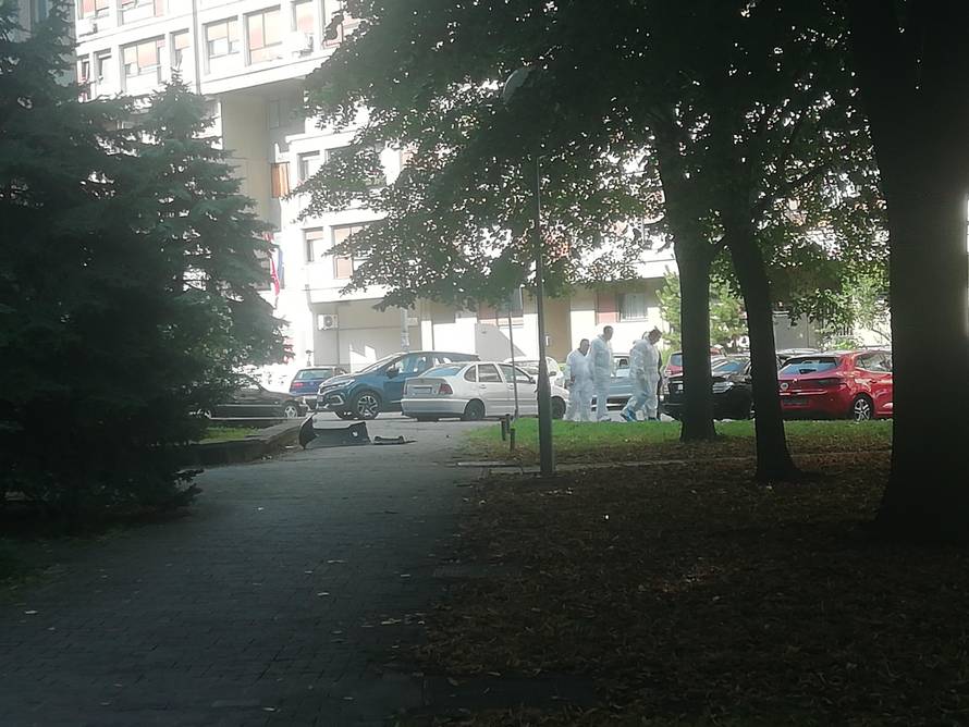 U Dugavama eksplodirao auto parkiran na invalidskom mjestu