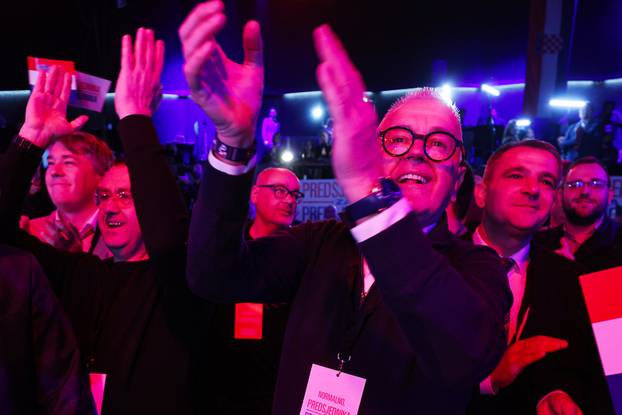 Zagreb: Slavlje u stožeru Zorana Milanovića nakon prvih izlaznih anketa