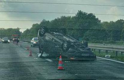 Teška nesreća na autocesti kod Ivanić Grada, troje ozlijeđenih