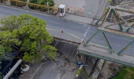 FOTO/VIDEO Sru&scaron;io se dio mosta u BiH, Gradi&scaron;ka u kolapsu: 'Sre&cacute;a da nitko nije prolazio...'