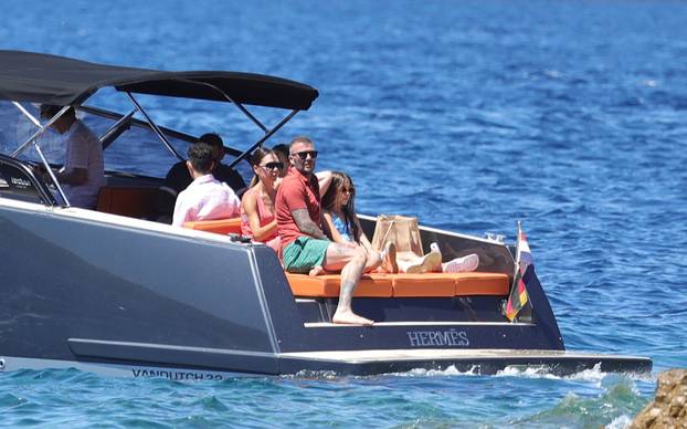 ARHIVA - 2022. EKSKLUZIVNE FOTOGRAFIJE David i Victoria Beckham na odmoru u Hrvatskoj