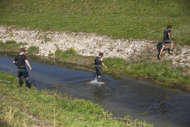 FOTO Betonske kugle od 40 kg, bacanje koplja, pješčane vreće: Ovo su prepreke za 'spartance'