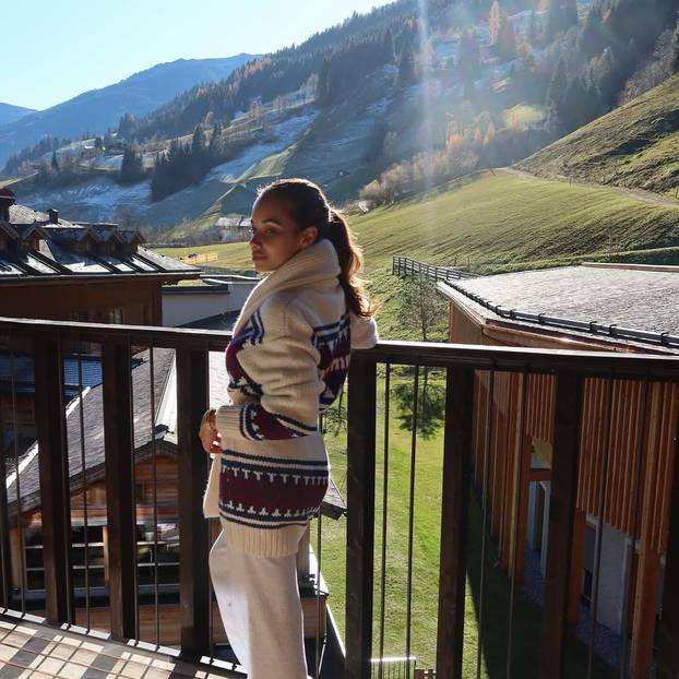 FOTO Bivša konobarica se zbog Benzeme preobratila na islam, rodila mu i dijete. Prekinuli su