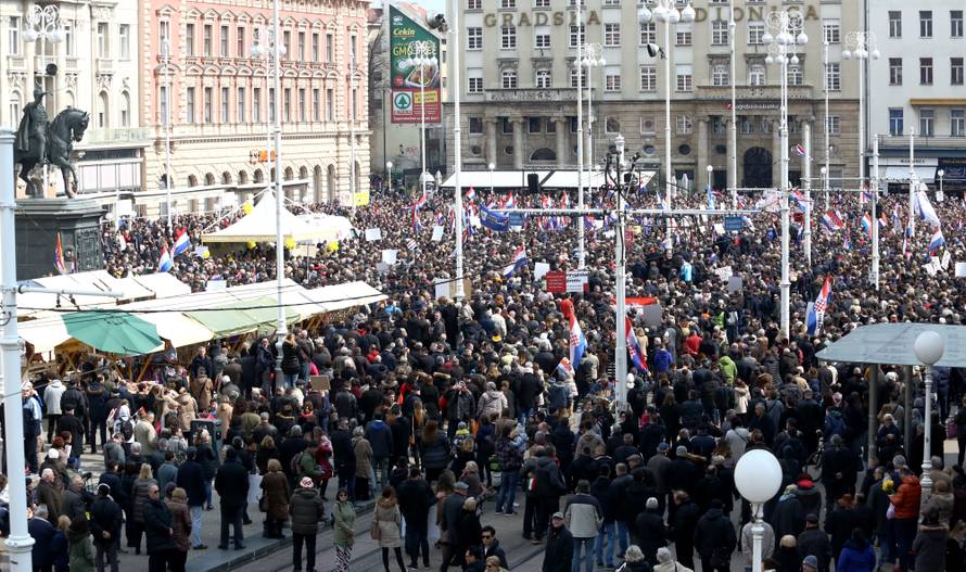 Crkva, desnica i obiteljaši žele Stiera: Ali, tu je 'mali' problem