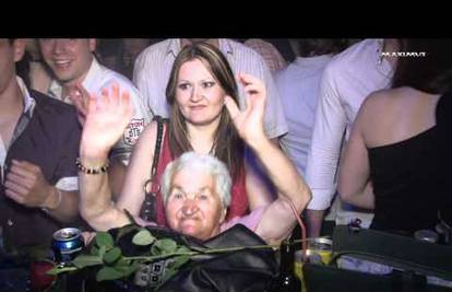 Rasplesana turbo folk baka je zasjenila mlađariju u diskoteci