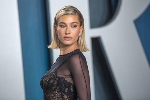 Hailey Bieber svoje je plave pramenove obojila u - smeđu