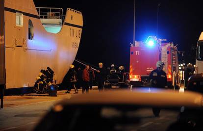 Split: 'Tin Ujević' udario u obalu, izlile se 33 t nafte