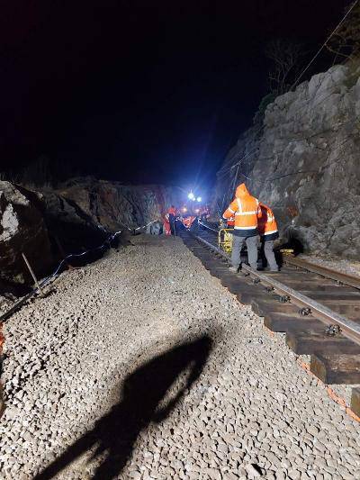 FOTO Željezničku prugu kod Rijeke 11 dana nakon sudara vlakova opet puštaju u promet