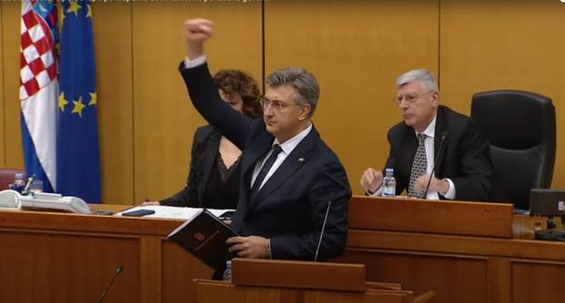 Čovjek je baš sretan: Pogledajte kako je Frka-Petešić reagirao na govor Plenkovića i dugi aplauz