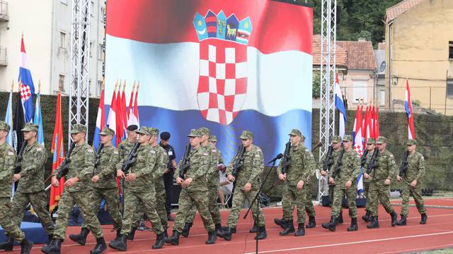 Proba proslave Oluje na stadionu u Kninu