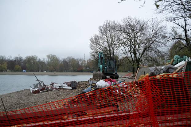 Zagreb: Uklanjanje Londoner Puba na jarunskom Otoku Veslača