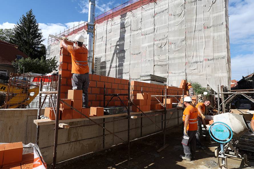 Zagreb: Radovi na gimnaziji Tituša Brezovačkog