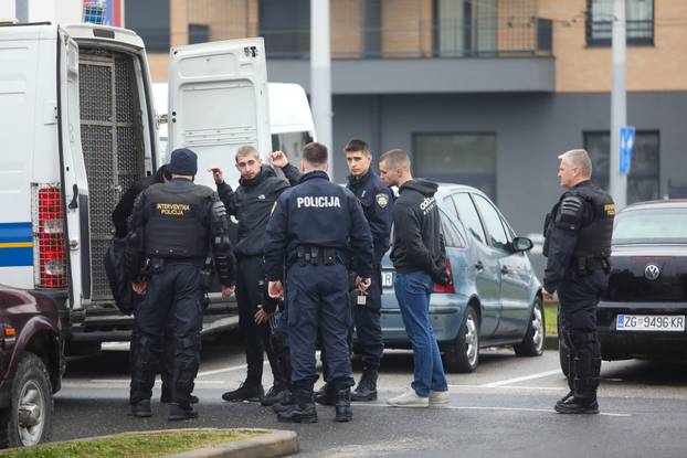 Zagreb: Redovno postupanje policije  uoči utakmice Hajduk - Dinamo 
