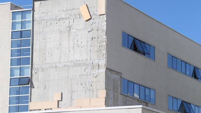 Split: Jaka bura uniÅ¡tila dio fasade Zdravstvene Å¡kole