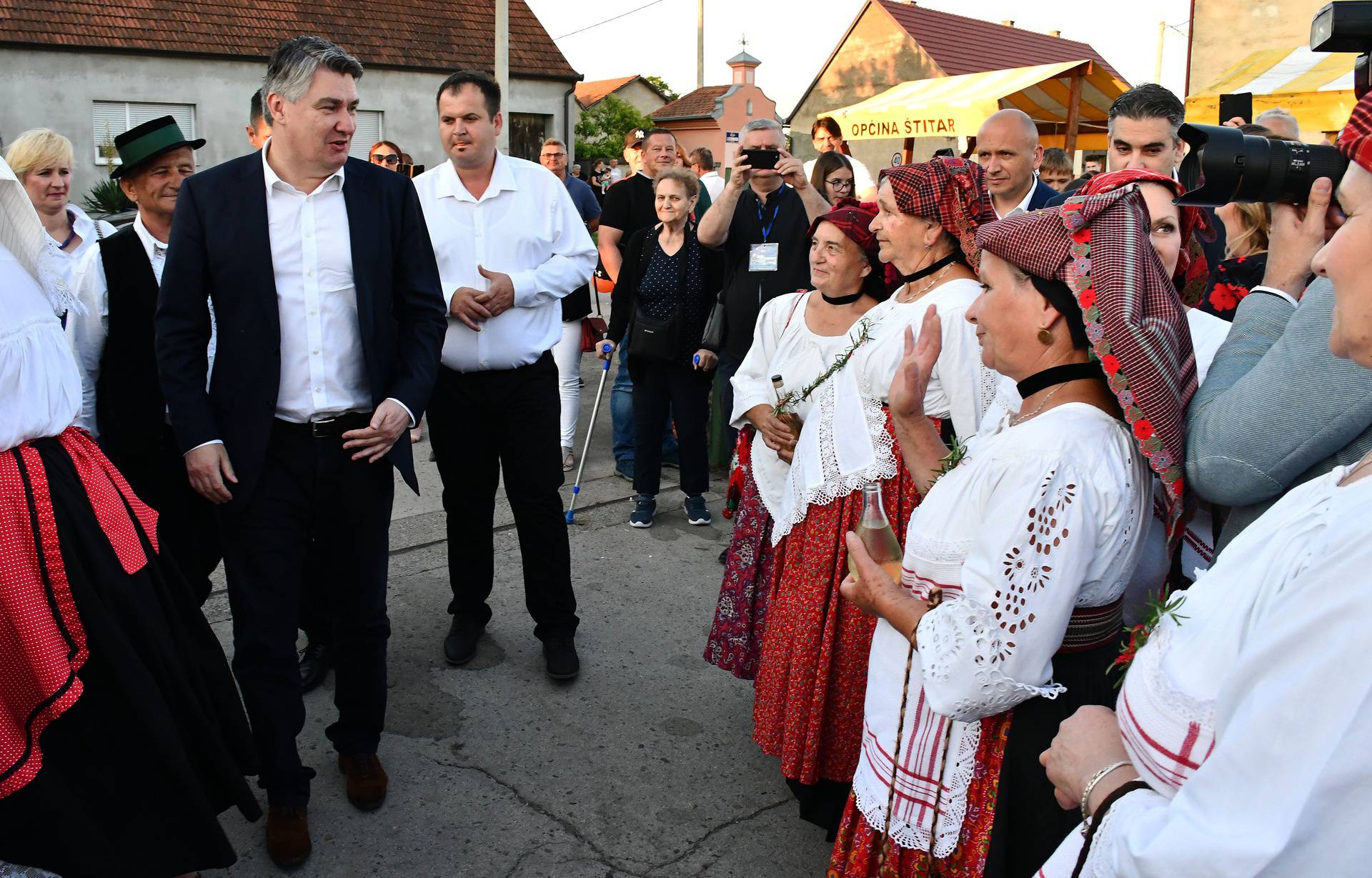 Predsjednik Milanović  na otvorenju Bećarfesta u Babinoj Gredi