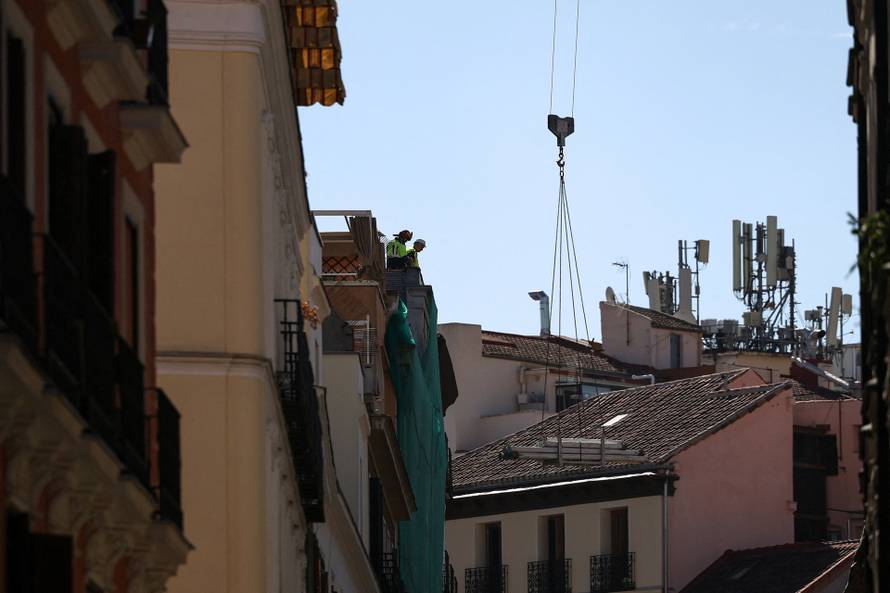 Building collapse in central Madrid