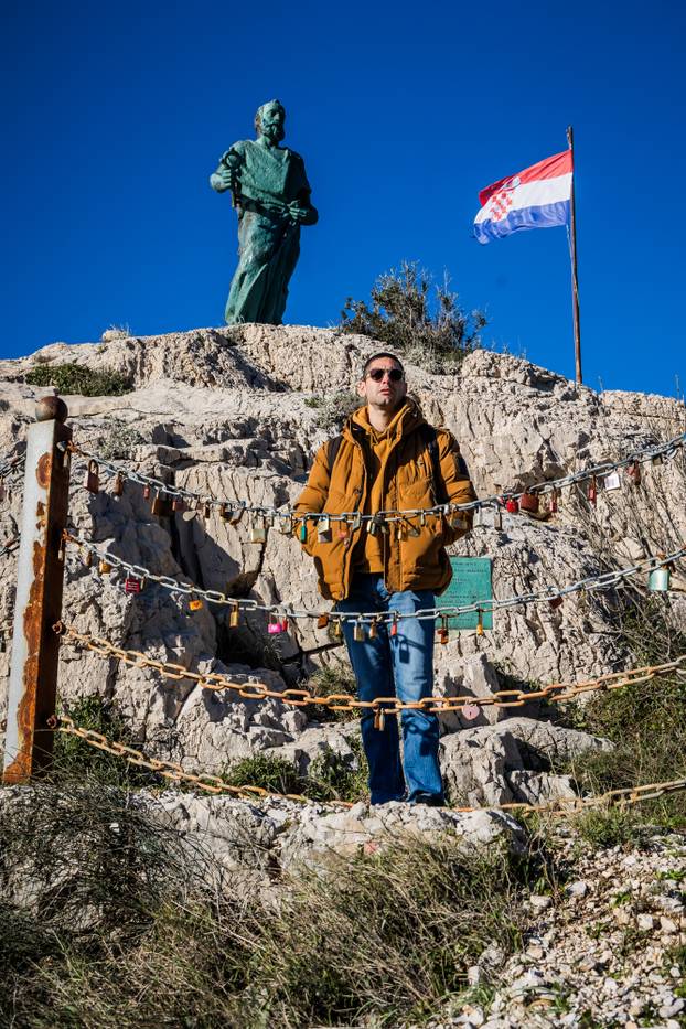 24sata: Makarska: Robert Tarčuki se već 269 dana svakodnevno kupa u moru