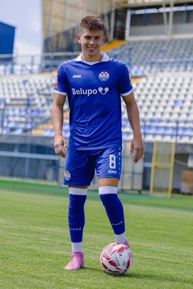 FOTO Slaven Belupo predstavio nove dresove i oduševio: 'Novi dresovi, za pobjednike krojeni'