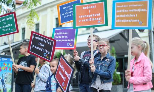 'Svake godine ista borba. Naša djeca ne mogu bez pomoćnika'