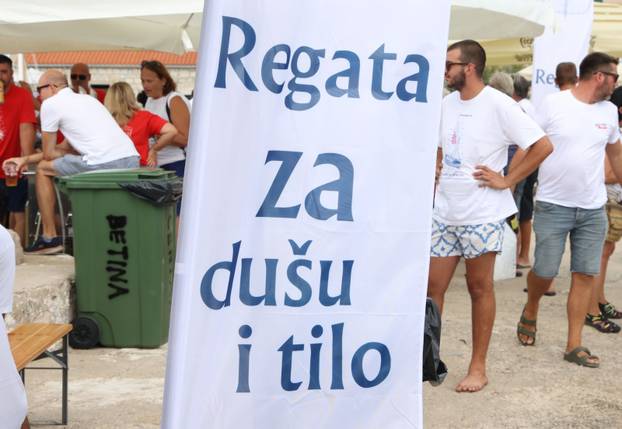 FOTO Čuvari stoljetne tradicije: Drveni brodovi utrkivali se na 'Regati za dušu i tilo' u Betini