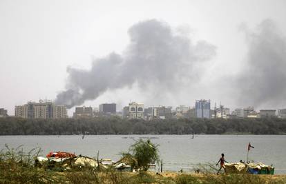 Putnički zrakoplov Saudijske Arabije se našao pod paljbom zbog sukoba u Sudanu