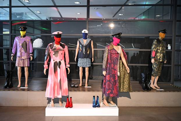 Zagreb: U predvorju MSU-a svečano otvorena izložba "MAMA ŠČ!"