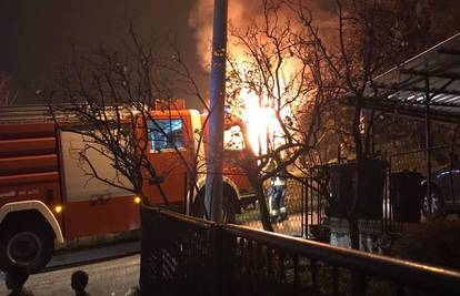 Novi požar u Zagrebu, gori stara kuća u Gornjem Vrapču