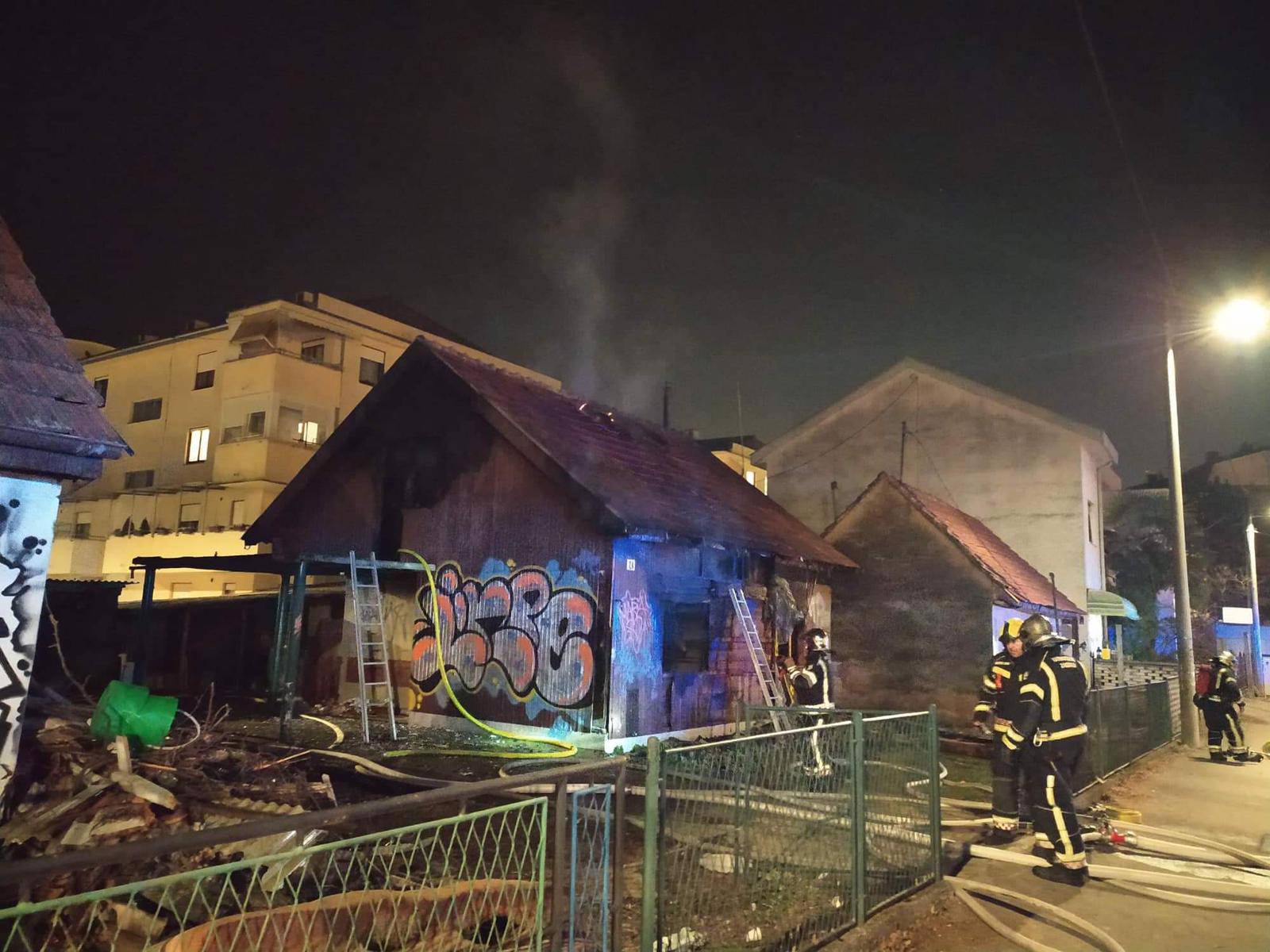 Gorjela kuća u Španskom:'Vatra je bila jaka, tavan se zapalio'