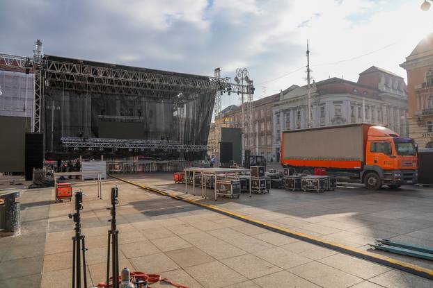 Zagreb: Pozornica za doček Nove godine polako dobiva svoj konačan izgled