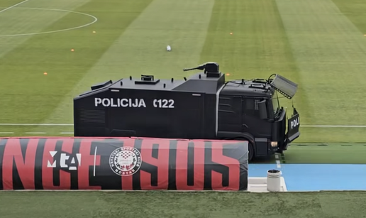 VIDEO Opsadno stanje u Mostaru: Oklopno vozilo stiglo pred finale Zrinjskog i Vele&zcaron;a