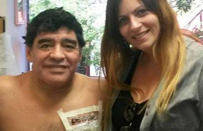 Maradona tetovirao 'kučka' u znak ljubavi prema zaručnici