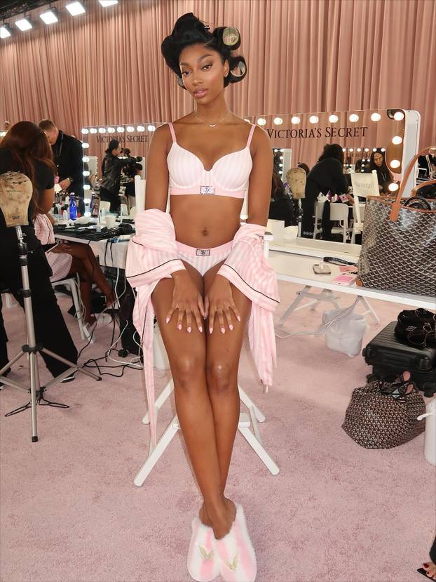 FOTO Dominira u sportu, bori se za prava žena i nosi revije. Ona je definicija košarkaškog anđela