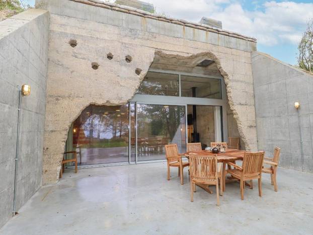 FOTO Od vojarne do top destinacije: Pogledajte kako je ratni bunker postao dom za odmor