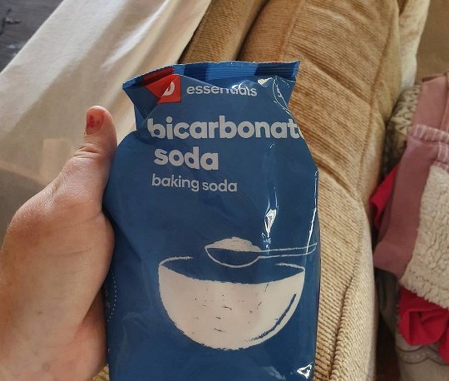 Mama pokazala kako napraviti mirisno sredstvo za čišćenje tepiha sa samo dva sastojka