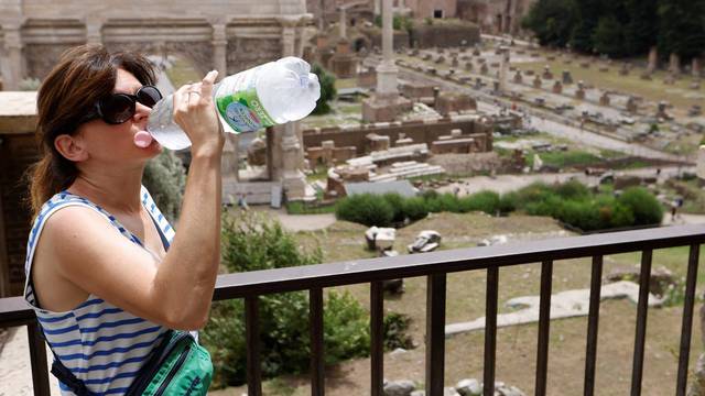 Romans cope with African heat wave as temperatures approach 40 degrees Celsius in Italian capital