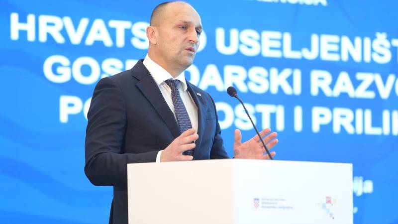 Anušić: Po prvi put u povijesti više Hrvata živi izvan Hrvatske