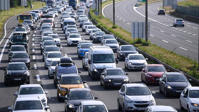 Zagreb: Gužve u jutarnjim satima na naplatnoj postaji Lučko