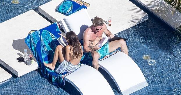 *PREMIUM-EXCLUSIVE* Brad Pitt seems to be getting VERY serious with his new girlfriend Ines de Ramon as the hot new couple are seen enjoying some time under the sun together in Cabo.